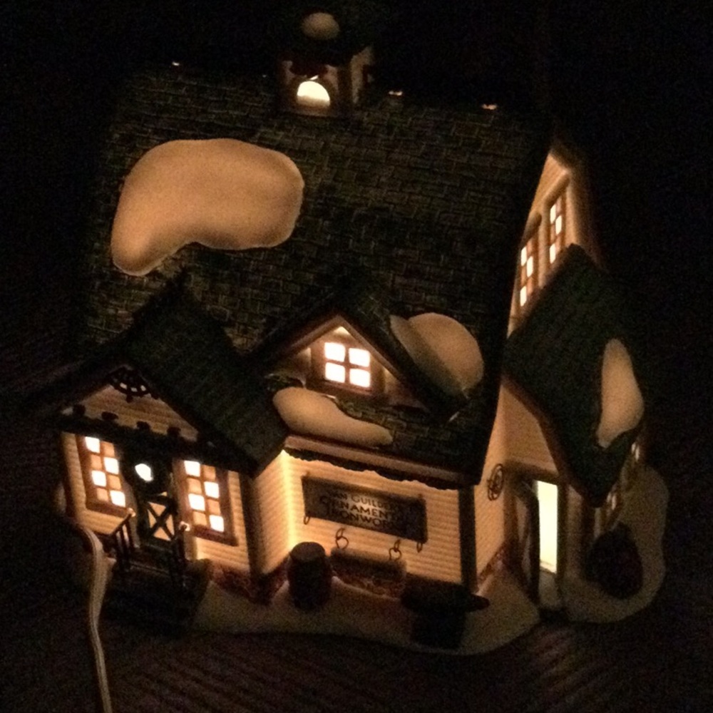 Department 56 New England Village Series “Van Guilder’s Ornamental Ironworks” - Picture 9 of 11